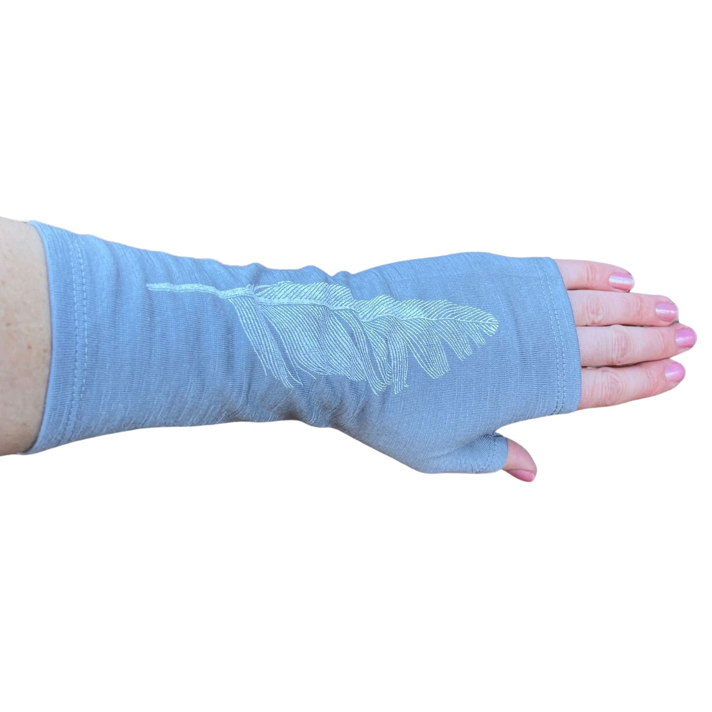 Fingerless merino gloves in light grey with white feather print.