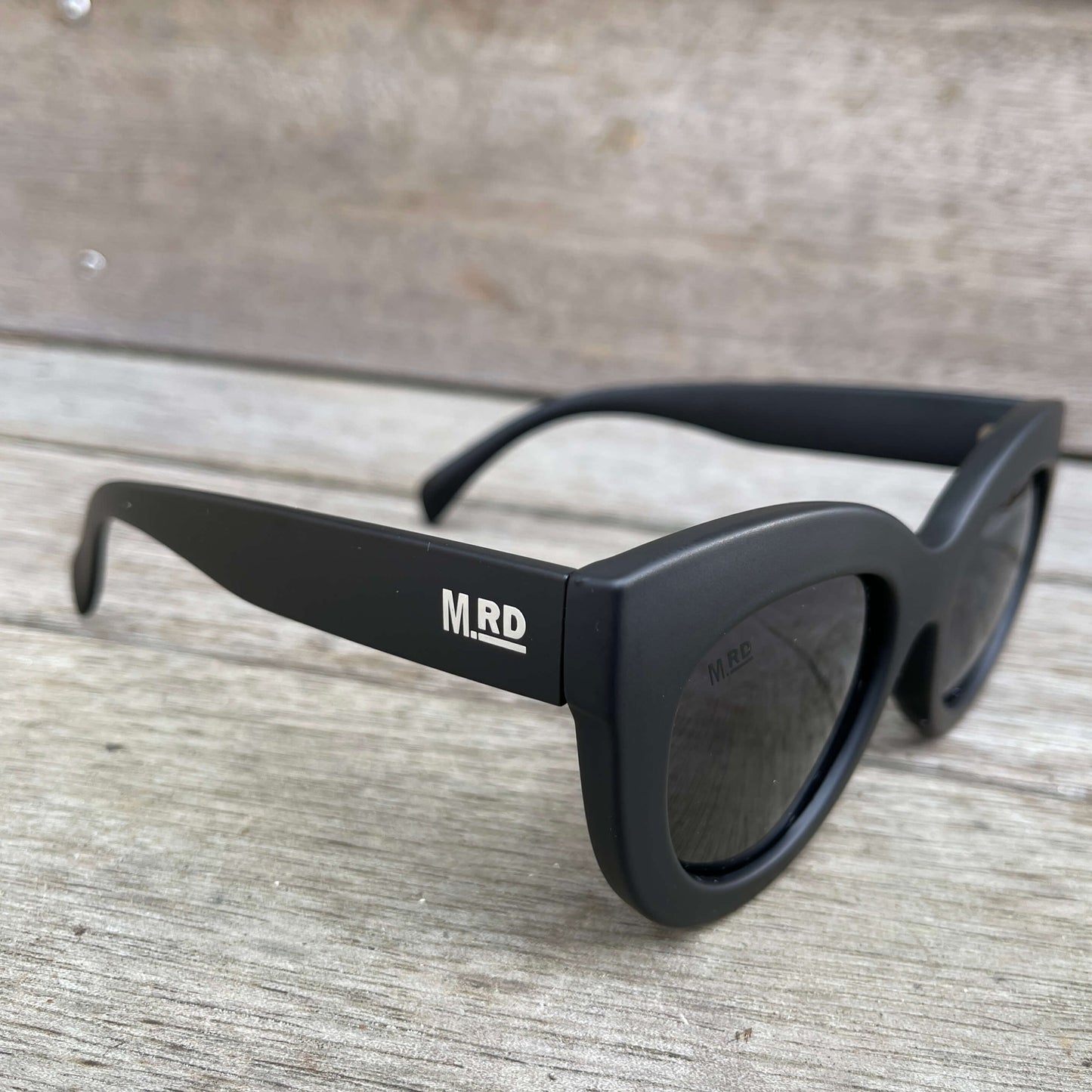 Womens sunglasses with Elizabeth Taylor style frames in black