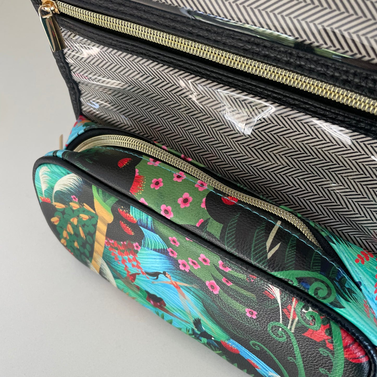 Great Barrier Toiletry Bag - Wahine in Water