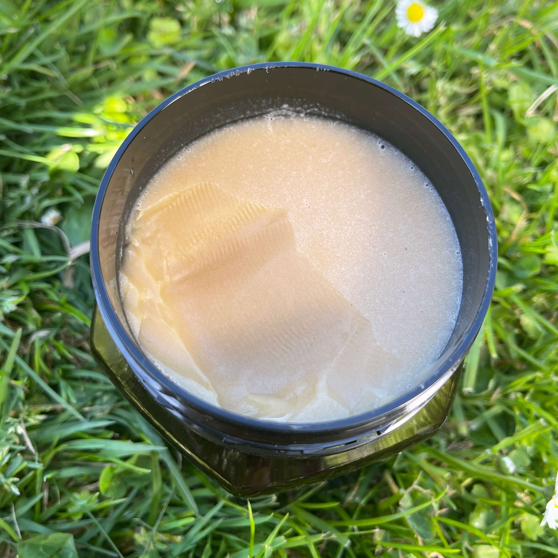 Raw Manuka Honey in jar.